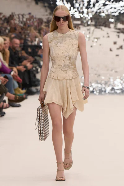 Look 48